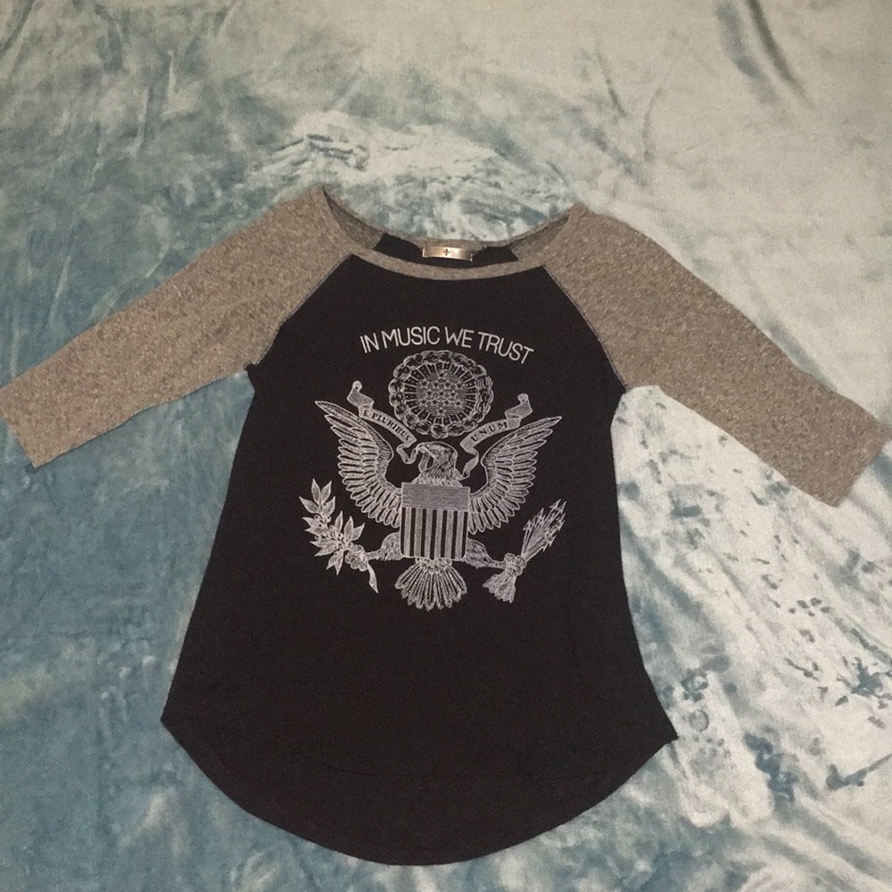 •In Music We Trust Quarter-Sleeve Shirt•